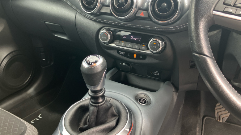 Nissan Juke 1.0 DiG-T N-Connecta 5dr Petrol Hatchback